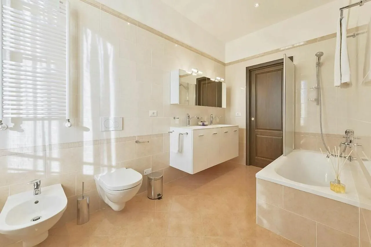 Palazzo Anselmi By Halldis Florence Apartment